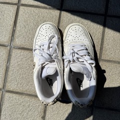 NIKEレディース　22.5センチの画像