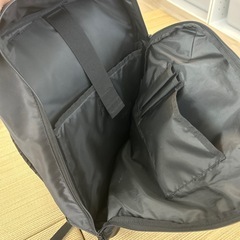 リュックと財布の画像