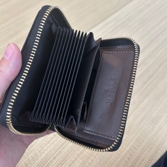 リュックと財布の画像