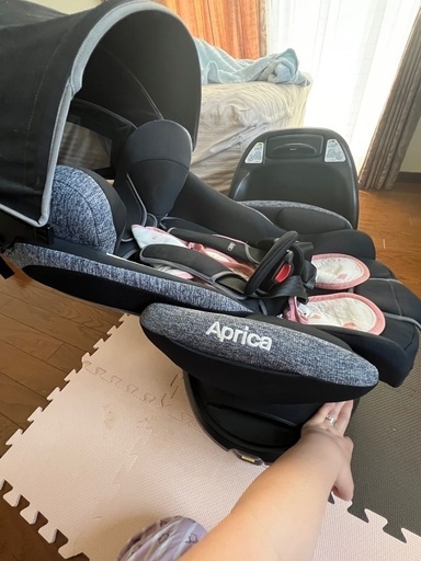 フラディアグロウ　Aprica  ISOFIX