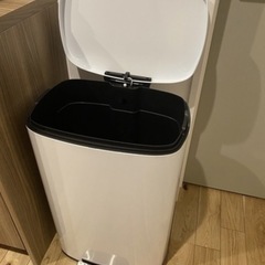 【新品・未使用】ゴミ箱50L 値下げ相談ください！の画像