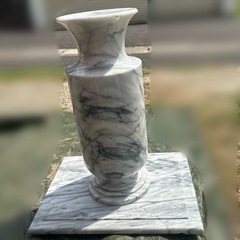 大理石　石　壺　花瓶の画像