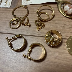 金メッキ ブローチ イヤリングなどアクセサリーの画像