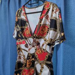 派手め柄ツルツルTシャッ新品未使用の画像