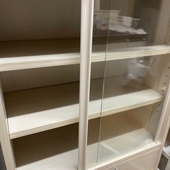 食器棚の画像