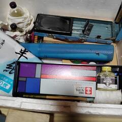 油絵具、硯、半紙等の画像