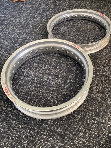 エキセル アルミリム dトラモタードやカフェレーサーに