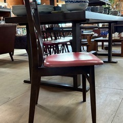 椅子　赤色　木製　レトロ　アンティーク　1脚のみ　中古品　ジャンクの画像