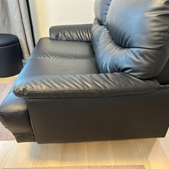 脚付き2人掛けソファの画像