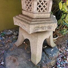 古代六角雪見型 石灯籠 御影石の画像