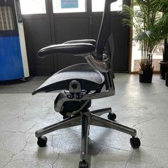 F2★ハーマンミラー Herman Miller★アーロンチェア Bサイズ ミディアム ブラック×アルミ 新品定価約30万の画像
