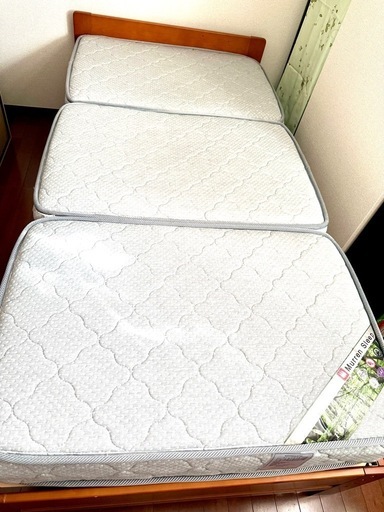 シングルすのこベッド、三つ折マットレス付