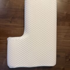 (2点無料まとめてお譲りします)ダイソン掃除機V10本体(故障)、枕の画像