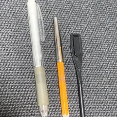デザインナイフ、ボールペン、シャーペンの画像