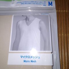 断捨離中）新品）ユニクロエアリズム　Vネックノースリーブ　Mサイズ　ベージュの画像