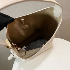 LOUIS VUITTON (ルイヴィトン) ロウキー ホーボーMM カーフレザー ハンドバッグ ベージュ レディースの画像