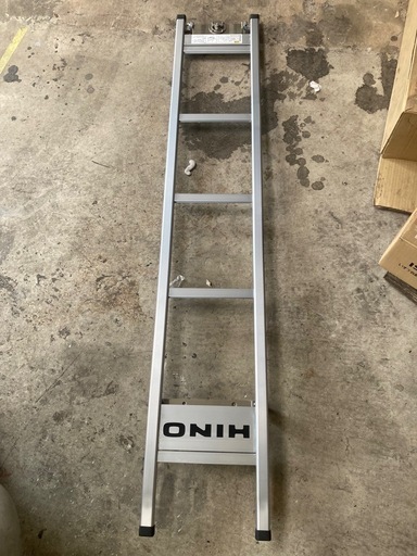 日野純正キャブハシゴ