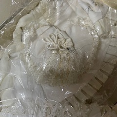 ベビーお宮参り小物セット帽子、スタイ、お守り袋？　の画像