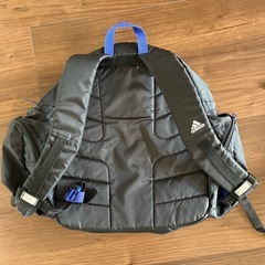 adidas アディダスリュック　黒　小学生〜中学生
　の画像