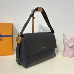 LOUIS VUITTON/ルイ・ヴィトン  Low Key Messenger - Handbagsの画像