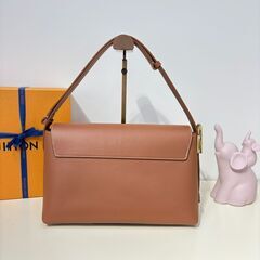 LOUIS VUITTON/ルイ・ヴィトン Low Key Messengerの画像