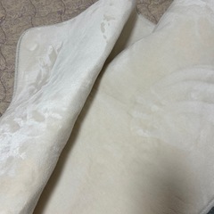 起毛ラグ　ホワイト　180×240 くらい
