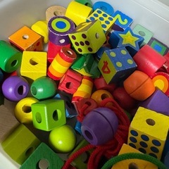 紐通し　知育玩具　木製の画像