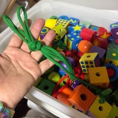 紐通し　知育玩具　木製の画像
