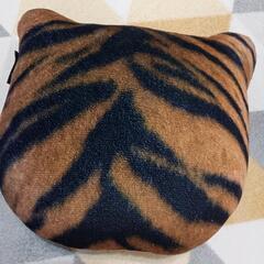 ヴィレヴァン　タイガークッションの画像