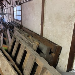 無料　木製パレット　大量の画像