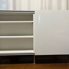 IKEA引き戸付きサイドボードの画像