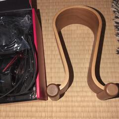HyperX ヘッドセット及びヘッドホン立ての画像