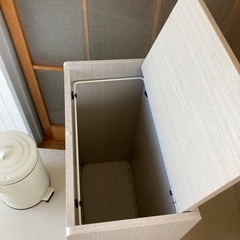蓋つきゴミ箱　無料！の画像