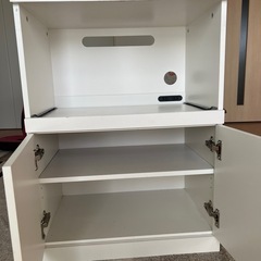 【即引取可能！】組立式（組立済）食器棚コンセント付きの画像
