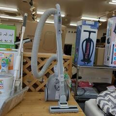 HITACHI 掃除機 CV-PU9 2012年製 紙パック4個付き キズ多  動作確認済み【こちらは店舗です。浜村鹿野温泉ICから3分 買取本舗 宮本リサイクル 営業時間9～19時 定休日水曜のみ←連絡できませんm(_ _)m】の画像