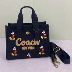 [コーチ] トートバッグ ショルダーバッグ ディズニー ミッキー 限定コラボ signature logo 刺繡 ハンドバッグの画像