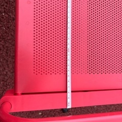 赤色スチールシェルフの画像
