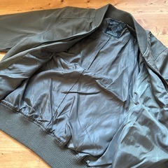 レディース　カーキ色　MA-1の画像