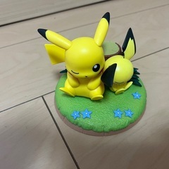 ピカチュウとピチューのフィギュアの画像