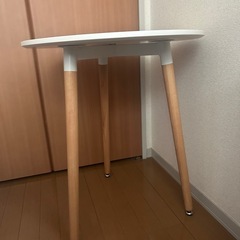 丸テーブルの画像