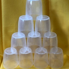 プラスチックの計量コップ　　　　10個の画像