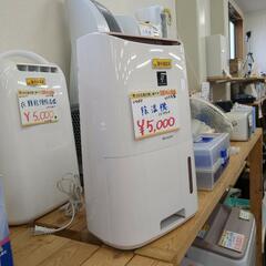 シャープ 除湿機 CV-E71-W 2015年製 動作確認済み【こちらは店舗です。浜村鹿野温泉ICから3分 買取本舗 宮本リサイクル 営業時間9～19時 定休日水曜のみ←連絡できませんm(_ _)m】の画像