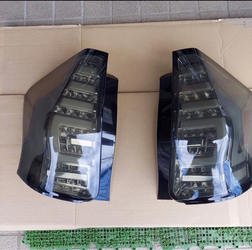 プリウスα車外テールランプ