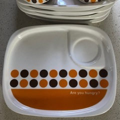 陶器のプレートとカップ(6セット)の画像