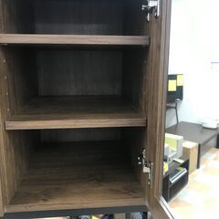 【ｼﾞｬﾝｸﾞﾙｼﾞｬﾝｸﾞﾙ金沢店】  食器棚 木目調/ブラック W93.5×D40×H184 クリーニング済み												の画像