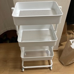ニトリに売ってるキャスター付きスチールラックの画像
