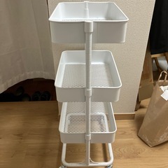 ニトリに売ってるキャスター付きスチールラックの画像