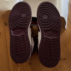 Nike GS Air Jordan 1 High OG "Bordeaux"の画像