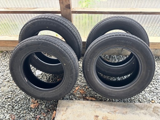 スタッドレスタイヤ　195/65/15 ４本セット