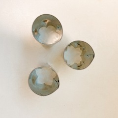 型抜き３ケの画像